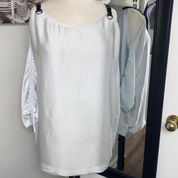 MICHAEL KORS SILKY BLOUSE OFF THE SHOULDER LEATHER adj.STRAPS ROUCHING SLEEVES - Picture 2 of 12
